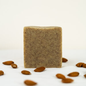 Le Gourmand savon artisanal gommage visage et corps Le Gourmand savon artisanal gommage visage et corps